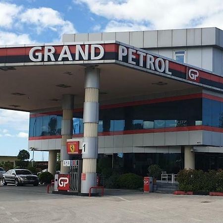 פייר Grand Hotel Petrol מראה חיצוני תמונה